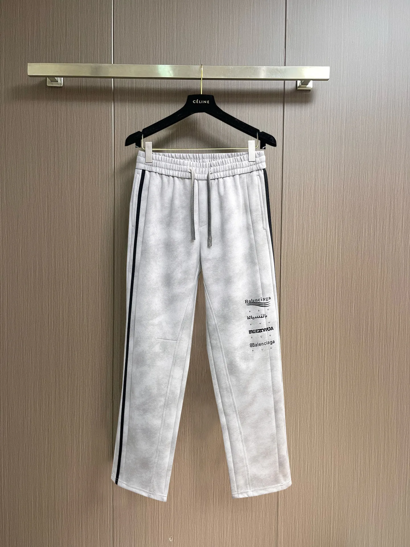 Balenciaga 🆕2026 Autumn and Winter New Arrival Casual Pants! 🎁On sale simultaneously on the official website. Brand Classic LOGO casual pants, customized fabrics, excellent comfort and strong touch. Highly recognisable, perfect appearance and craftsmanship. Size:M-3XL